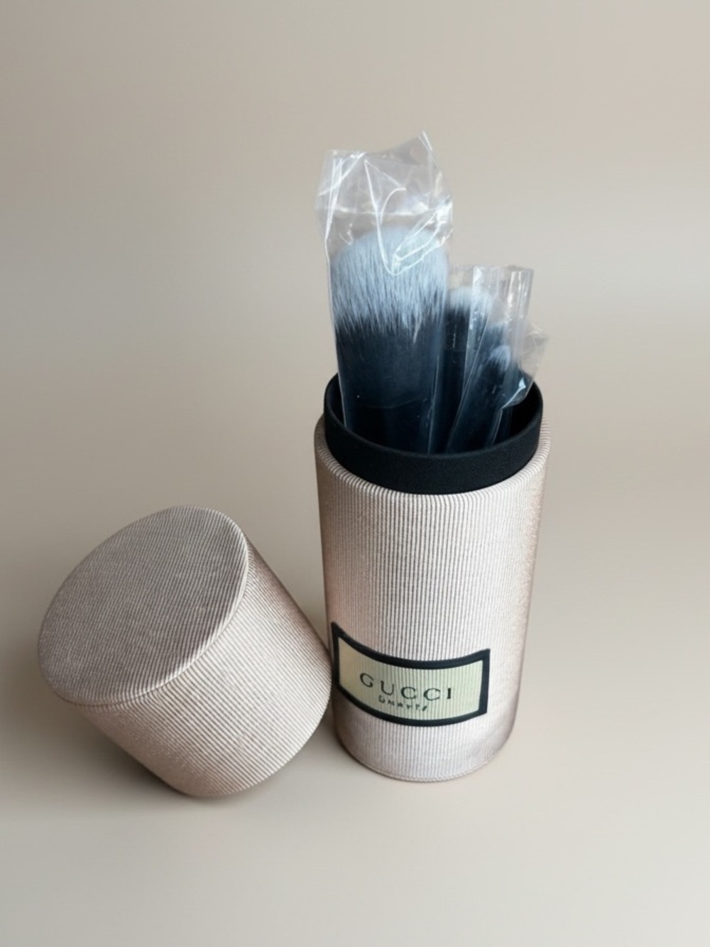 NEW GUCCI MAKEUP BRUSH SET - Picture 5 of 7